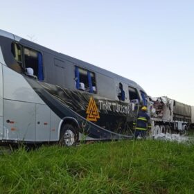 Ônibus com crianças da igreja adventista do sétimo dia de Maringá se envolve em acidente com óbito na BR 369 em Corbélia Foto 2 Fotos de Ônibus com crianças da igreja adventista do sétimo dia de Maringá se envolve em acidente com óbito na BR 369 em Corbélia