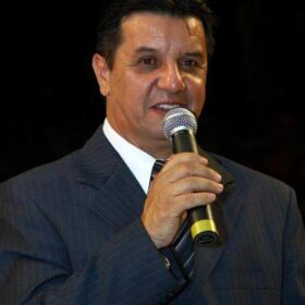 Pastor que caiu de telhado durante conserto em Maringá morre no hospital Foto 2 Fotos de Pastor que caiu de telhado durante conserto em Maringá morre no hospital