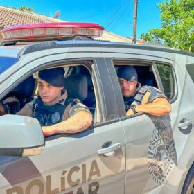 Suspeito de integrar quadrilha de roubo de caminhonete Hilux é baleado em confronto com a Polícia Militar em Sarandi Foto 2 Fotos de Suspeito de integrar quadrilha de roubo de caminhonete Hilux é baleado em confronto com a Polícia Militar em Sarandi
