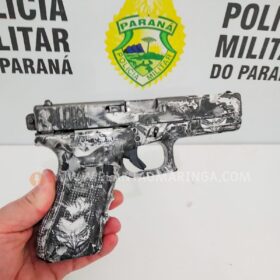 Polícia Militar prende homem em tabacaria e apreende pistola com mira a laser e kit rajada em Maringá Foto 7 Fotos de Polícia Militar prende homem em tabacaria e apreende pistola com mira a laser e kit rajada em Maringá