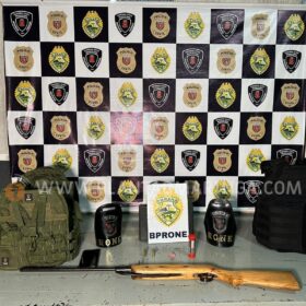 Suspeito de integrar quadrilha piratas do asfalto é preso com arma e coletes balísticos Foto 6 Fotos de Suspeito de integrar quadrilha piratas do asfalto é preso com arma e coletes balísticos