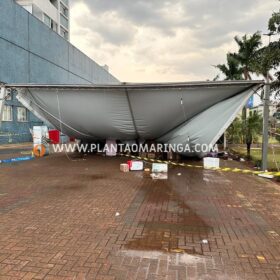 Tenda desaba com forte chuva e deixa 8 pessoas feridas em Maringá Foto 3 Fotos de Tenda desaba com forte chuva e deixa 8 pessoas feridas em Maringá