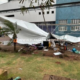 Tenda desaba com forte chuva e deixa 8 pessoas feridas em Maringá Foto 4 Fotos de Tenda desaba com forte chuva e deixa 8 pessoas feridas em Maringá