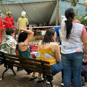 Tenda desaba com forte chuva e deixa 8 pessoas feridas em Maringá Foto 7 Fotos de Tenda desaba com forte chuva e deixa 8 pessoas feridas em Maringá