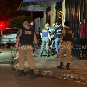 Dois homens foram mortos e duas mulheres baleadas em um atentado a tiros em Sarandi Foto 4 Fotos de Dois homens foram mortos e duas mulheres baleadas em um atentado a tiros em Sarandi