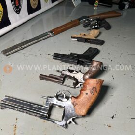 Empresário é preso após realizar disparos de arma de fogo no centro de Maringá Foto 2 Fotos de Empresário é preso após realizar disparos de arma de fogo no centro de Maringá