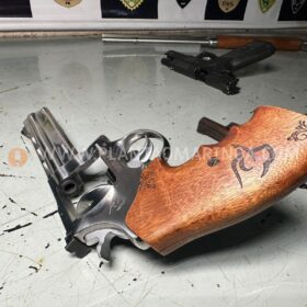Empresário é preso após realizar disparos de arma de fogo no centro de Maringá Foto 3 Fotos de Empresário é preso após realizar disparos de arma de fogo no centro de Maringá