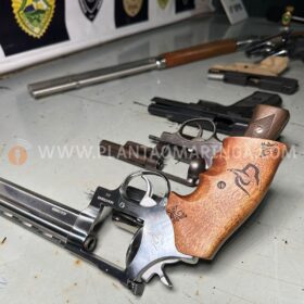 Empresário é preso após realizar disparos de arma de fogo no centro de Maringá Foto 7 Fotos de Empresário é preso após realizar disparos de arma de fogo no centro de Maringá