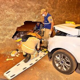 Câmera registra homem sendo atropelado e prensado contra muro após discussão em Maringá Foto 6 Fotos de Câmera registra homem sendo atropelado e prensado contra muro após discussão em Maringá