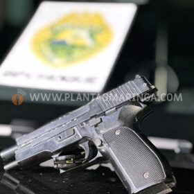 Homem é encaminhado para Delegacia de Maringá após ser flagrado com arma de fogo Foto 5 Fotos de Homem é encaminhado para Delegacia de Maringá após ser flagrado com arma de fogo