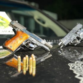 Homem é encaminhado para Delegacia de Maringá após ser flagrado com arma de fogo Foto 8 Fotos de Homem é encaminhado para Delegacia de Maringá após ser flagrado com arma de fogo