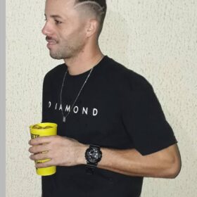 Homem é morto pela própria irmã com facada no peito em Sarandi Foto 2 Fotos de Homem é morto pela própria irmã com facada no peito em Sarandi