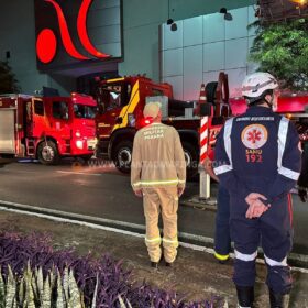 Incêndio no shopping Avenida Center mobiliza bombeiros em Maringá Foto 11 Fotos de Incêndio no shopping Avenida Center mobiliza bombeiros em Maringá