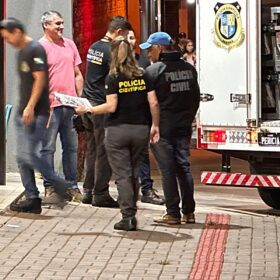 Câmera registra homem sendo executado a tiros em Sarandi Foto 3 Fotos de Câmera registra homem sendo executado a tiros em Sarandi