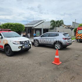 Motociclista sofre ferimentos grave após avançar preferencial e bater em carro em Maringá Foto 5 Fotos de Motociclista sofre ferimentos grave após avançar preferencial e bater em carro em Maringá