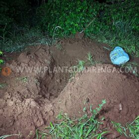 Rotam encontra jovens cavando cova e localiza corpo de travesti em Sarandi Foto 2 Fotos de Rotam encontra jovens cavando cova e localiza corpo de travesti em Sarandi