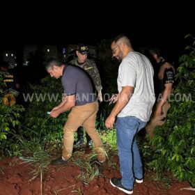 Rotam encontra jovens cavando cova e localiza corpo de travesti em Sarandi Foto 5 Fotos de Rotam encontra jovens cavando cova e localiza corpo de travesti em Sarandi