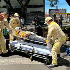 Sorveteiro é intubado após ser atropelado por moto em Maringá Foto 4 Fotos de Sorveteiro é intubado após ser atropelado por moto em Maringá