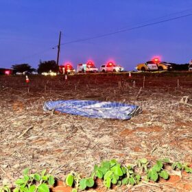 Um adolescente morreu e duas sofreram ferimentos graves após carro com queixa de furto capotar Foto 2 Fotos de Um adolescente morreu e duas sofreram ferimentos graves após carro com queixa de furto capotar