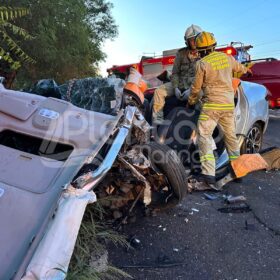 Batida frontal entre dois carros deixa cinco pessoas feridas em Maringá Foto 11 Fotos de Batida frontal entre dois carros deixa cinco pessoas feridas em Maringá