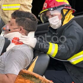 Batida frontal entre dois carros deixa cinco pessoas feridas em Maringá Foto 14 Fotos de Batida frontal entre dois carros deixa cinco pessoas feridas em Maringá