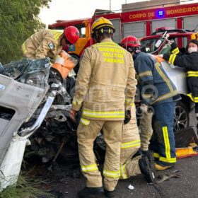 Batida frontal entre dois carros deixa cinco pessoas feridas em Maringá Foto 20 Fotos de Batida frontal entre dois carros deixa cinco pessoas feridas em Maringá