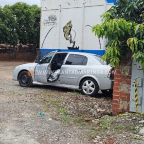 Câmera registra homem sendo morto com vários tiros dentro de carro em Maringá Foto 3 Fotos de Câmera registra homem sendo morto com vários tiros dentro de carro em Maringá