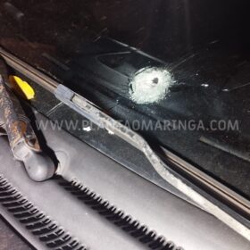 Casal de Sarandi com criança em carro sofre ataque a tiros em Maringá, e homem é baleado Foto 9 Fotos de Casal de Sarandi com criança em carro sofre ataque a tiros em Maringá, e homem é baleado