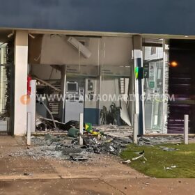 Câmera registrou ladrões que explodiram caixa eletrônico em Maringá Foto 18 Fotos de Câmera registrou ladrões que explodiram caixa eletrônico em Maringá