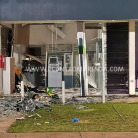 Câmera registrou ladrões que explodiram caixa eletrônico em Maringá Foto 7 Fotos de Câmera registrou ladrões que explodiram caixa eletrônico em Maringá