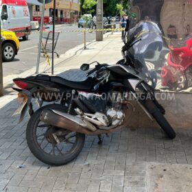 Durante fuga da polícia, motociclista é intubado após bater contra carro em Sarandi Foto 2 Fotos de Durante fuga da polícia, motociclista é intubado após bater contra carro em Sarandi