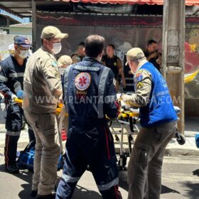 Durante fuga da polícia, motociclista é intubado após bater contra carro em Sarandi Foto 7 Fotos de Durante fuga da polícia, motociclista é intubado após bater contra carro em Sarandi