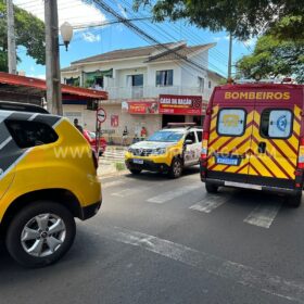 Durante fuga da polícia, motociclista é intubado após bater contra carro em Sarandi Foto 8 Fotos de Durante fuga da polícia, motociclista é intubado após bater contra carro em Sarandi