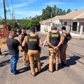 Homem é morto a tiros quando chegava no trabalho Foto 10 Fotos de Homem é morto a tiros quando chegava no trabalho