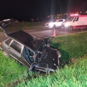 Motorista e intubado após bater carro contra barranco em Maringá Foto 3 Fotos de Motorista e intubado após bater carro contra barranco em Maringá