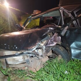 Motorista e intubado após bater carro contra barranco em Maringá Foto 2 Fotos de Motorista e intubado após bater carro contra barranco em Maringá