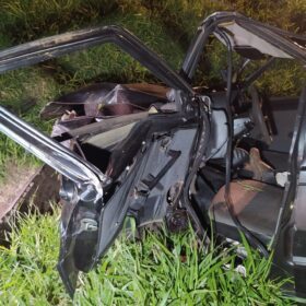 Motorista e intubado após bater carro contra barranco em Maringá Foto 11 Fotos de Motorista e intubado após bater carro contra barranco em Maringá