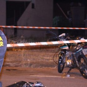 Jovem de 25 anos morre após colisão com carreta estacionada em Maringá Foto 9 Fotos de Jovem de 25 anos morre após colisão com carreta estacionada em Maringá
