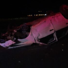 Jovem morre após capotar carro na rodovia PR-317 entre Maringá e Floresta Foto 4 Fotos de Jovem morre após capotar carro na rodovia PR-317 entre Maringá e Floresta
