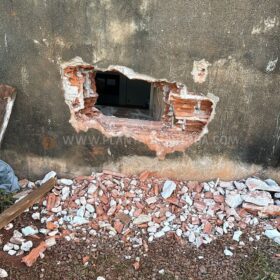 Ladrões quebram parede de posto de combustível e arrombam cofre em Maringá Foto 4 Fotos de Ladrões quebram parede de posto de combustível e arrombam cofre em Maringá
