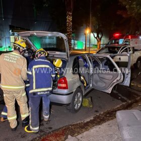 Motorista anda na contramão em avenida de Maringá e bate de frente com outro carro Foto 11 Fotos de Motorista anda na contramão em avenida de Maringá e bate de frente com outro carro
