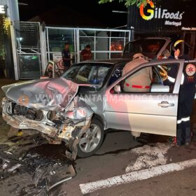 Motorista anda na contramão em avenida de Maringá e bate de frente com outro carro Foto 12 Fotos de Motorista anda na contramão em avenida de Maringá e bate de frente com outro carro