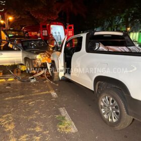 Motorista anda na contramão em avenida de Maringá e bate de frente com outro carro Foto 8 Fotos de Motorista anda na contramão em avenida de Maringá e bate de frente com outro carro