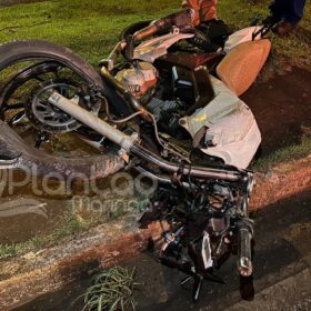 Motociclista foge da polícia na contramão e bate de frente com carro em Maringá Foto 3 Fotos de Motociclista foge da polícia na contramão e bate de frente com carro em Maringá