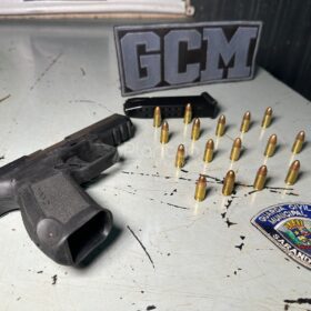 Homem com mandado de prisão em aberto por homicídio é preso com pistola, em Sarandi Foto 2 Fotos de Homem com mandado de prisão em aberto por homicídio é preso com pistola, em Sarandi