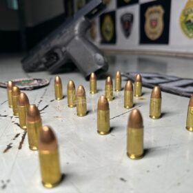 Homem com mandado de prisão em aberto por homicídio é preso com pistola, em Sarandi Foto 10 Fotos de Homem com mandado de prisão em aberto por homicídio é preso com pistola, em Sarandi