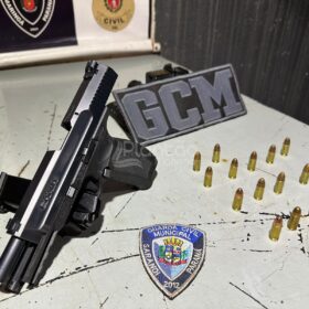 Homem com mandado de prisão em aberto por homicídio é preso com pistola, em Sarandi Foto 11 Fotos de Homem com mandado de prisão em aberto por homicídio é preso com pistola, em Sarandi