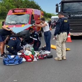 Acidente envolvendo duas motos de alta cilindrada e um carro deixa dois jovens feridos Foto 7 Fotos de Acidente envolvendo duas motos de alta cilindrada e um carro deixa dois jovens feridos
