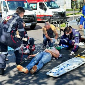 Câmera registra motoboy sendo arremessado após acidente em Maringá Foto 7 Fotos de Câmera registra motoboy sendo arremessado após acidente em Maringá