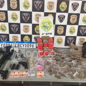 Casal é preso ao ser flagrado transportando drogas em carro roubado em Maringá Foto 5 Fotos de Casal é preso ao ser flagrado transportando drogas em carro roubado em Maringá
